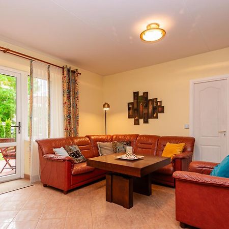 Family Inn Cottage With Terrace Palanga Exteriör bild