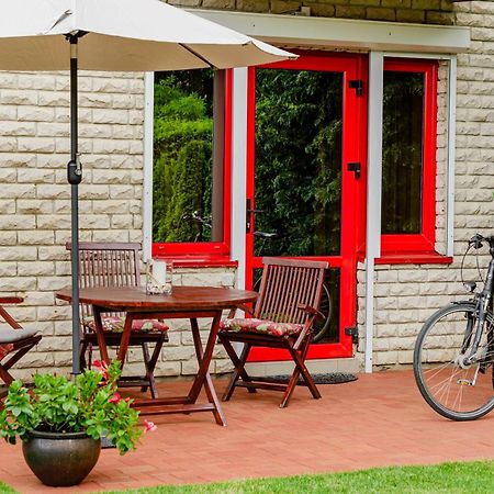 Family Inn Cottage With Terrace Palanga Exteriör bild